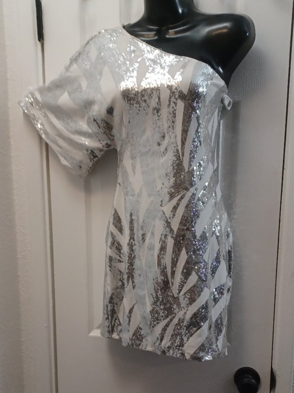 Silver and white sequin mini dress with abstract leaf-like shapes #party #glam